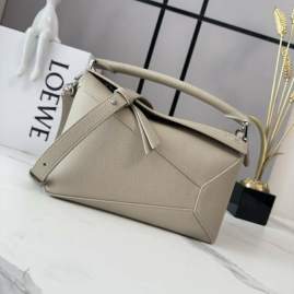 Picture of Loewe Handbags _SKUfw239894185fw